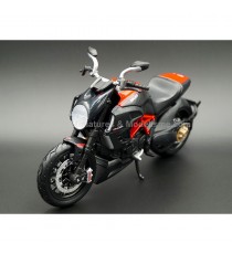 DUCATI DIAVEL CARBON RED 1:12 MAISTO left front
