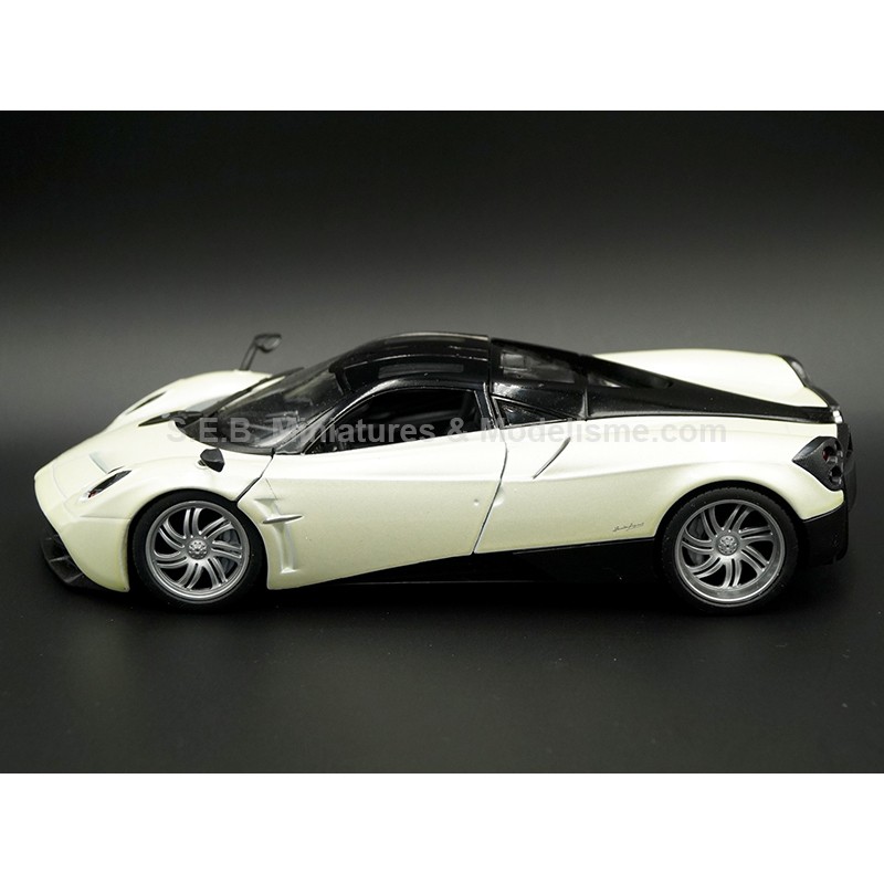 PAGANI HUAYRA BLANC NACRE 1:24-27 WELLY