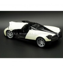 PAGANI HUAYRA PEARL WHITE 1:24-27 WELLY open door