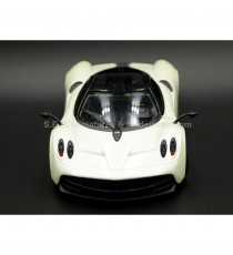 PAGANI HUAYRA PEARL WHITE 1:24-27 WELLY front side