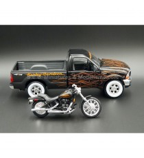 FORD PICK-UP F-350 SUPER DOI + HARLEY DAVIDSON FXSTB NIGHT TRAIN 1:24-27 MAISTO right side