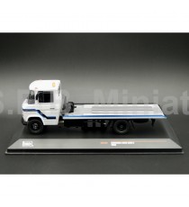 CAMION DÉPANNEUSE MERCEDES-BENZ L608 D 1980 1:43 IXO-MODELS côté gauche