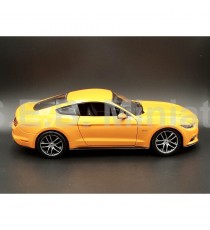 FORD MUSTANG GT 5.0 2015 ORANGE 1:18 MAISTO right side