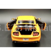 FORD MUSTANG GT 5.0 2015 ORANGE 1:18 MAISTO open boot