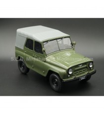 UAZ 469 OLIVE GREEN 1:24 WHITEBOX right front