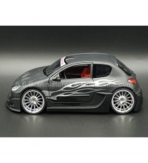 PEUGEOT 206 TUNING NOIR MAT FLAMMES ARGENT 1:24 WELLY côté gauche