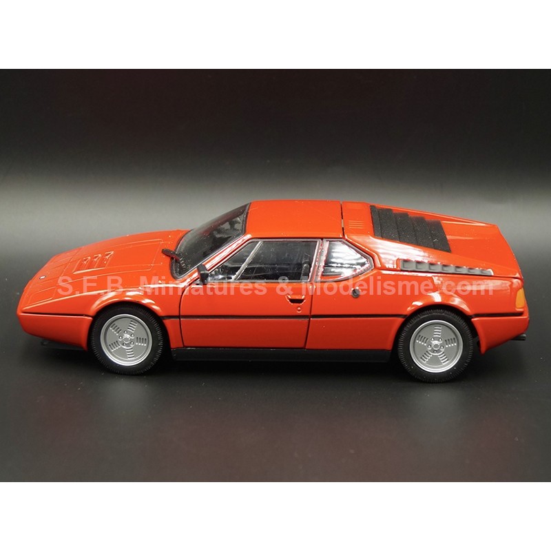 BMW M1 RED 1:24 WELLY left side
