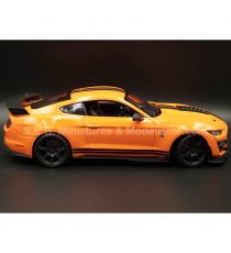 FORD MUSTANG SHELBY GT500 2020 ORANGE/BLACK 1:18 MAISTO right side