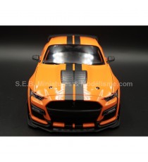 FORD MUSTANG SHELBY GT500 2020 ORANGE/BLACK 1:18 MAISTO front side