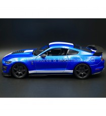 FORD MUSTANG SHELBY GT500 2020 BLUE / WHITE 1:18 MAISTO left side