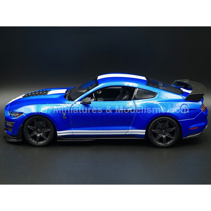FORD MUSTANG SHELBY GT500 2020 BLUE / WHITE 1:18 MAISTO left side