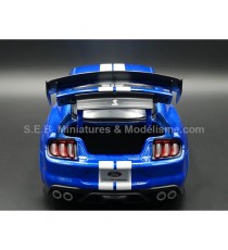FORD MUSTANG SHELBY GT500 2020 BLEU / BLANC 1:18 MAISTO COFFRE OUVERT