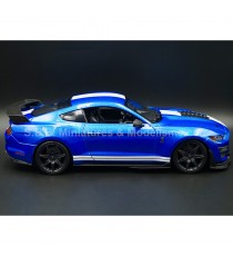 FORD MUSTANG SHELBY GT500 2020 BLUE / WHITE 1:18 MAISTO right side