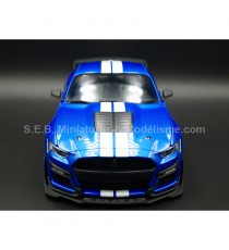 FORD MUSTANG SHELBY GT500 2020 BLUE / WHITE 1:18 MAISTO front side