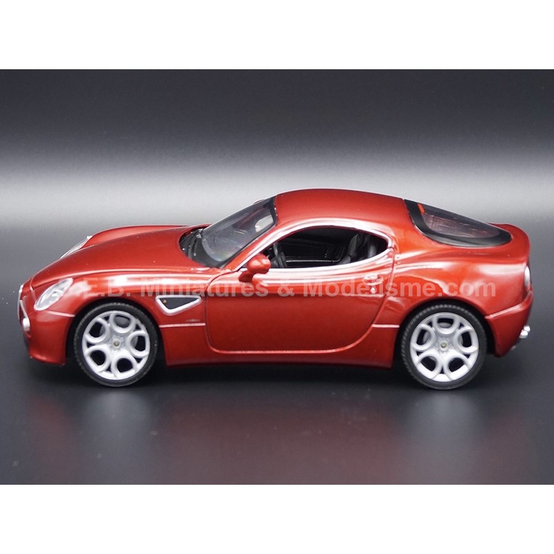ALFA ROMEO 8C COMPETITION METALLIC RED 1:24 WELLY left side