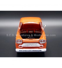 CHEVROLET CHEVY APACHE FLEETSIDE PICK-UP DE 1958 ORANGE 1:24 MOTORMAX capot moteur ouvert