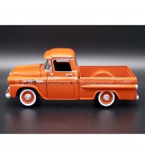 CHEVROLET CHEVY APACHE FLEETSIDE PICK-UP DE 1958 ORANGE 1:24 MOTORMAX