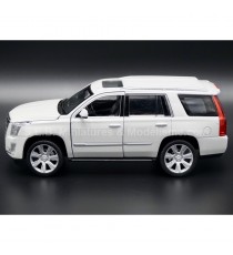 CADILLAC ESCALADE FROM 2017 WHITE 1:24 WELLY left side