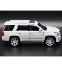 CADILLAC ESCALADE FROM 2017 WHITE 1:24 WELLY right side