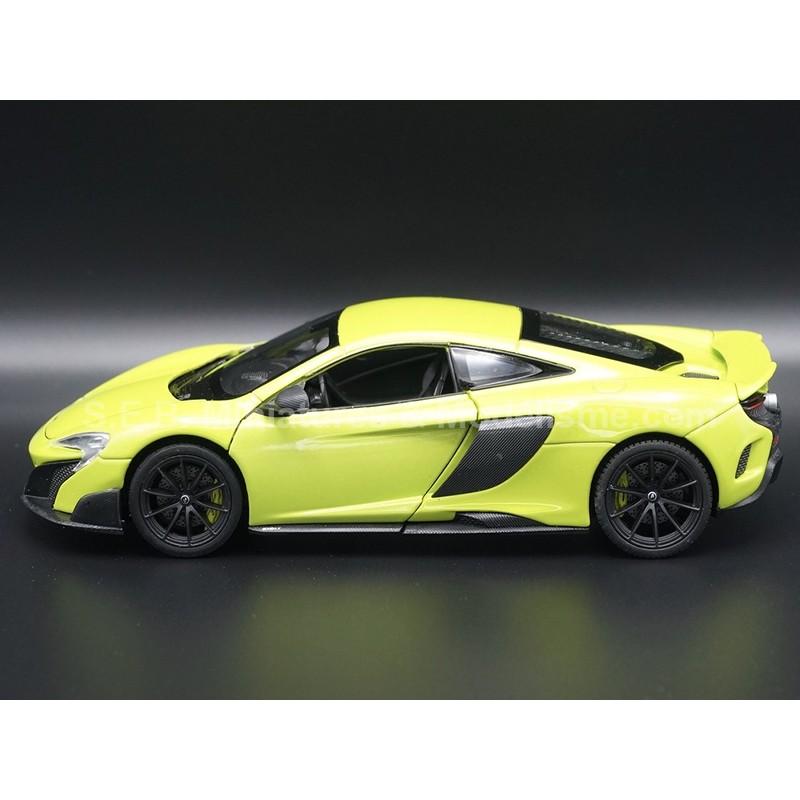 McLAREN 675 LT COUPE FLUO GREEN 1:24 WELLY left side