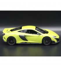 McLAREN 675 LT COUPE FLUO GREEN 1:24 WELLY right side