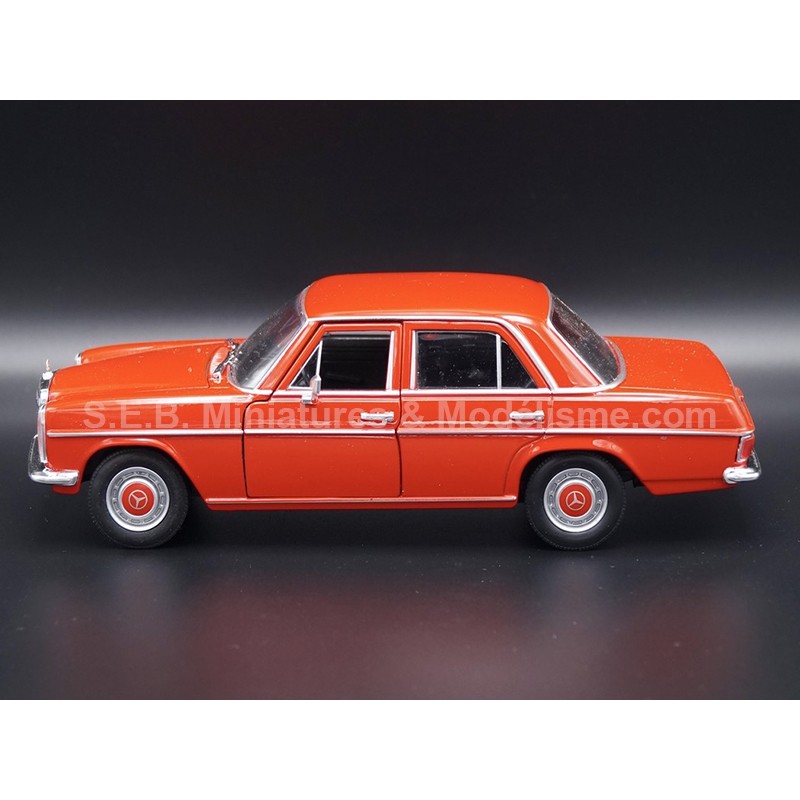 MERCEDES 220 W115 1968 RED 1:24 WELLY left side