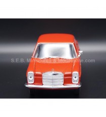 MERCEDES 220 W115 1968 RED 1:24 WELLY front side