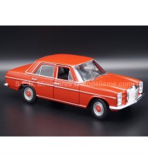 MERCEDES 220 W115 1968 RED 1:24 WELLY right front