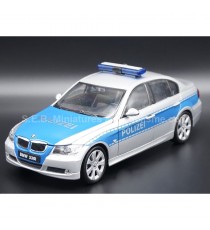 BMW 330i POLIZEI ( POLICE ALLEMANDE ) GRIS METAL/BLEU 1:24 WELLY avant gauche