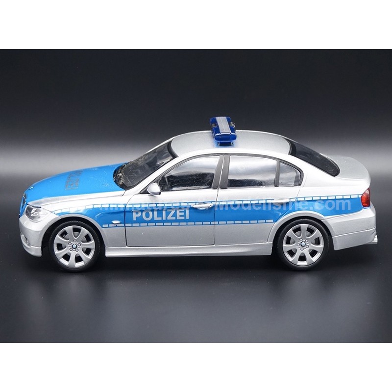 BMW 330i POLIZEI ( POLICE ALLEMANDE ) GRIS METAL/BLEU 1:24 WELLY côté gauche