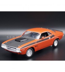 DODGE CHALLENGER T/A FROM 1970 ORANGE/BLACK 1:24 WELLY left front