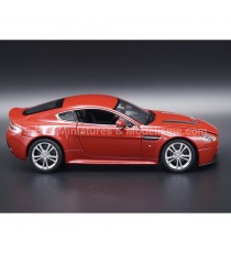ASTON MARTIN V12 VANTAGE 2010 RED 1:24 WELLY right side