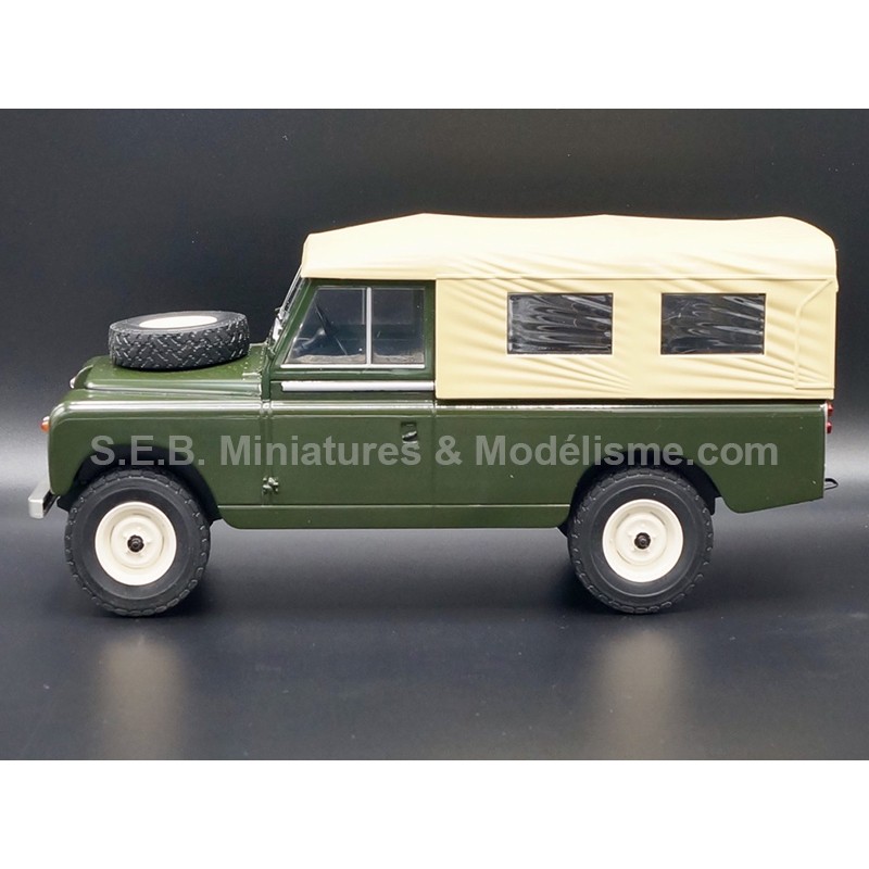 LAND ROVER 109 PICK-UP SERIE II GREEN/SAND 1:18 MCG left side