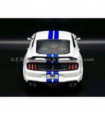 FORD MUSTANG SHELBY GT500 2020 WHITE / BLUE 1:18 MAISTO back side