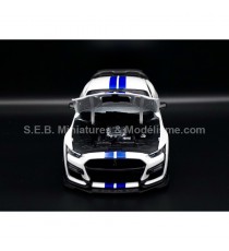 FORD MUSTANG SHELBY GT500 2020 WHITE / BLUE 1:18 MAISTO open hood