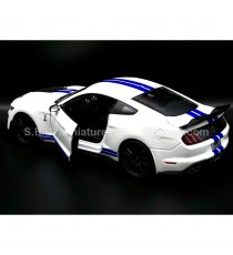 FORD MUSTANG SHELBY GT500 2020 WHITE / BLUE 1:18 MAISTO open door