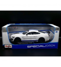FORD MUSTANG SHELBY GT500 2020 WHITE / BLUE 1:18 MAISTO with packaging