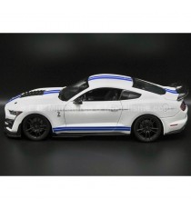 FORD MUSTANG SHELBY GT500 2020 WHITE / BLUE 1:18 MAISTO LEFT SIDE