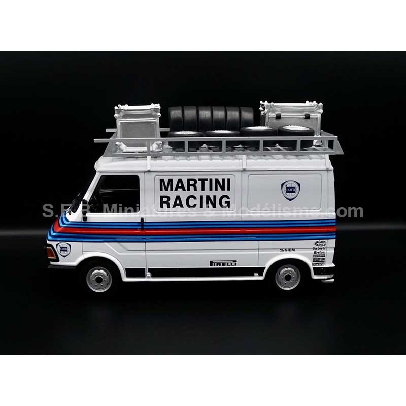 FIAT 242 MARTINI RACING RALLY TEAM ASSISTANCE 1:18 IXO-MODELS left side