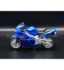 TRIUMPH TT600 2002 BLEU 1:18 WELLY côté gauche