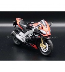 APRILIA RSV4 1100 FACTORY 2020 WITH BASE 1:18 WELLY right front