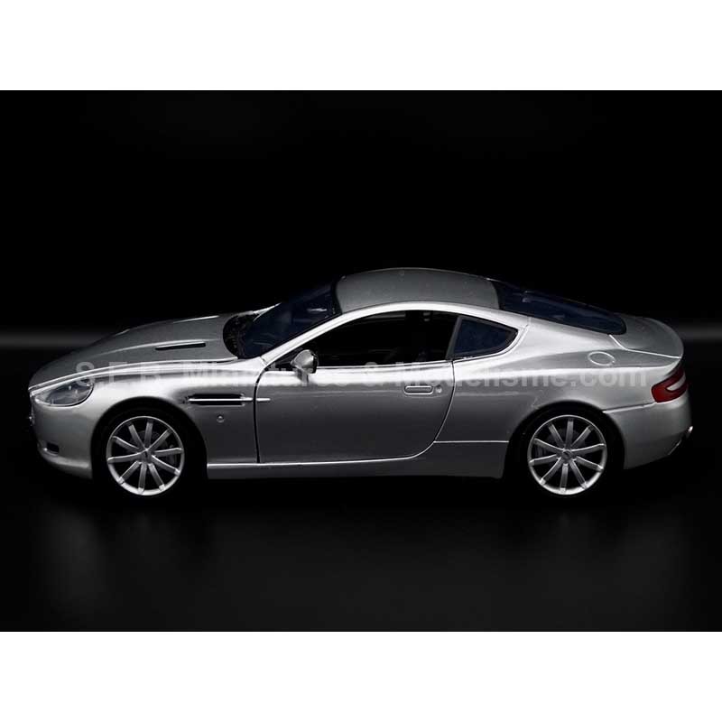 ASTON MARTIN DB9 COUPE SILVER 1:18 MOTORMAX LEFT SIDE