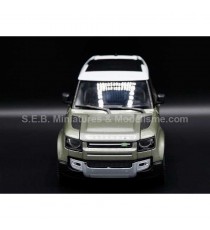 LAND ROVER DEFENDER FROM 2020 GREEN 1:24-26 WELLY front side