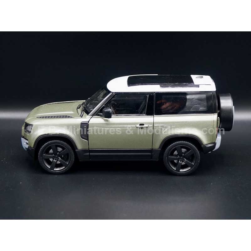 LAND ROVER DEFENDER FROM 2020 GREEN 1:24-26 WELLY left side