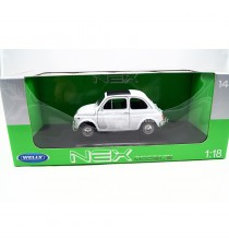 FIAT 500 DE 1957 BLANCHE 1:18 WELLY côté gauche