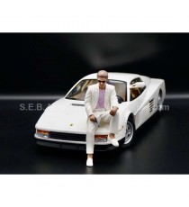 FIGURINE " SUNNY " DU FILM MIAMI VICE DEUX FLICS À MIAMI 2006 1:18 KK-SCALE assis sur le capot de Ferrari