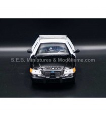 FORD CROWN VICTORIA POLICE USA 1/24 WELLY front side