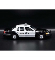 FORD CROWN VICTORIA POLICE USA 1/24 WELLY right side