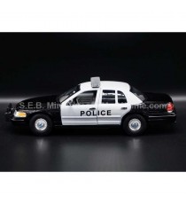 FORD CROWN VICTORIA POLICE USA 1/24 WELLY LEFT SIDE
