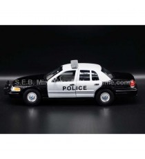 FORD CROWN VICTORIA POLICE USA 1:24 WELLY vue de côté gauche